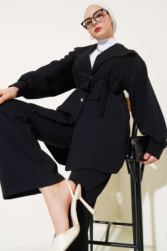 بدلة مكونة من قطعتين بحزام مزدوج الصدر باللون الأسود