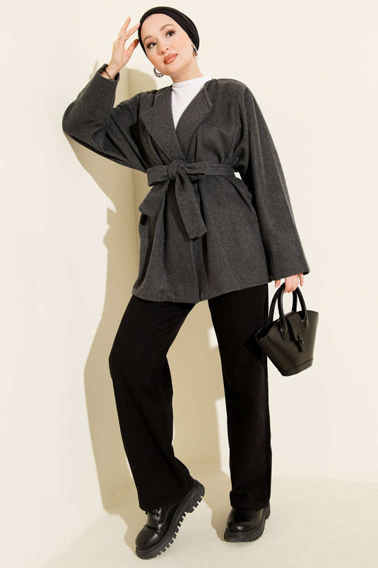 Veste croisée en cachemire ceinturée, gris fumé.