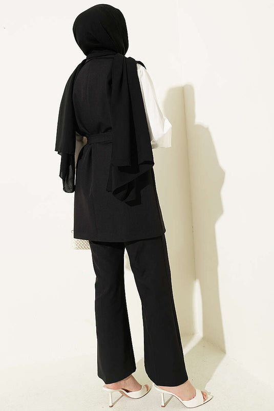 Ensemble avec gilet ceinturé à col croisé noir
