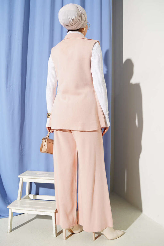 Traje de punto de dos piezas cruzado con chaleco en color rosa empolvado