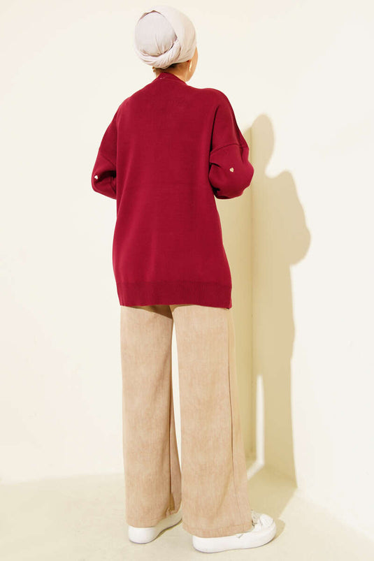 سترة تريكو مطرزة على شكل قلب صغير، لون عنابي