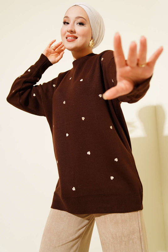 Küçük Kalp Nakışlı Triko Kazak Kahve