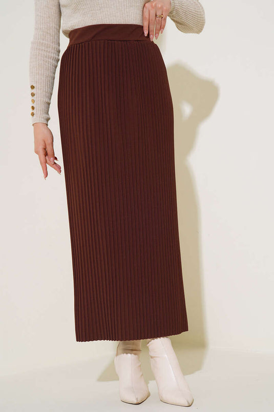 تنورة قلم رصاص من القماش المطوي باللون البني