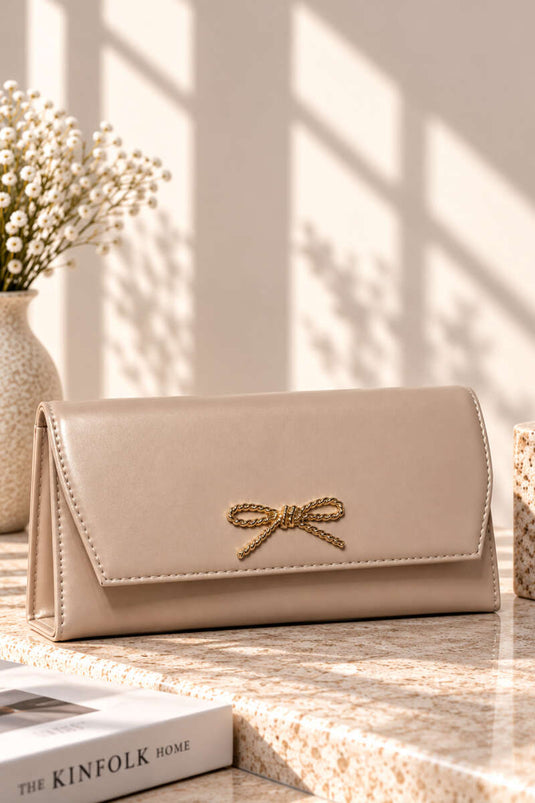 Borsa Pochette Beige Con Dettagli A Catena