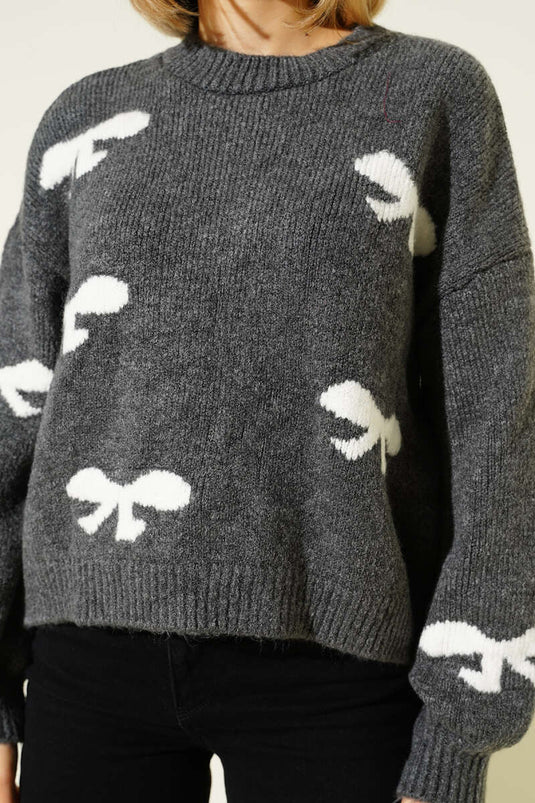 Strickpullover mit Bänderstickerei, Rauchgrau