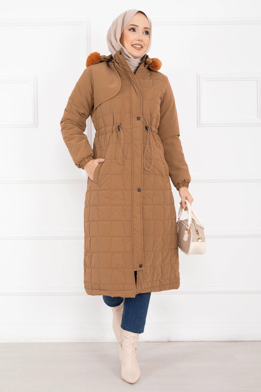 معطف نوفا بقلنسوة من الفرو الصناعي مع حزام خصر ورباط باللون البني