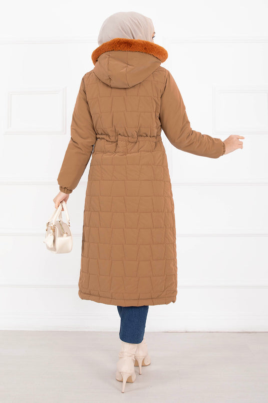 معطف نوفا بقلنسوة من الفرو الصناعي مع حزام خصر ورباط باللون البني