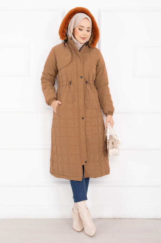 معطف نوفا بقلنسوة من الفرو الصناعي مع حزام خصر ورباط باللون البني