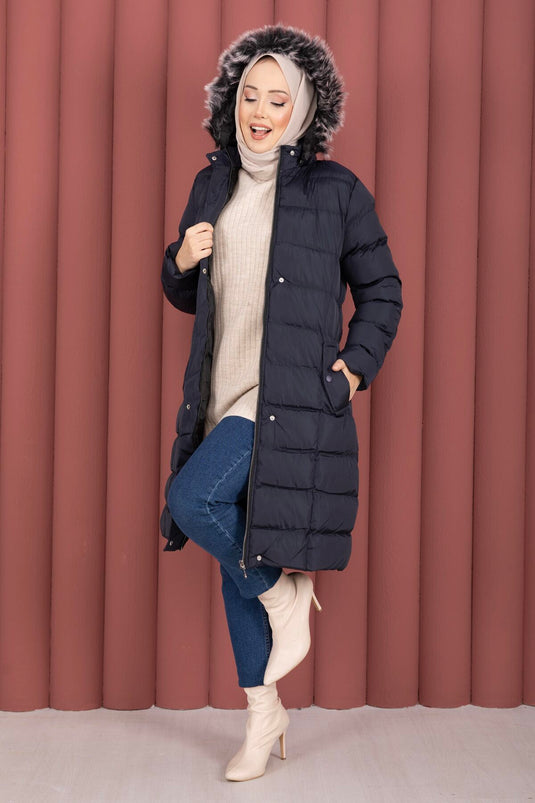 Giacca imbottita con cappuccio in pelliccia sintetica e dettagli con bottoni a pressione, blu scuro