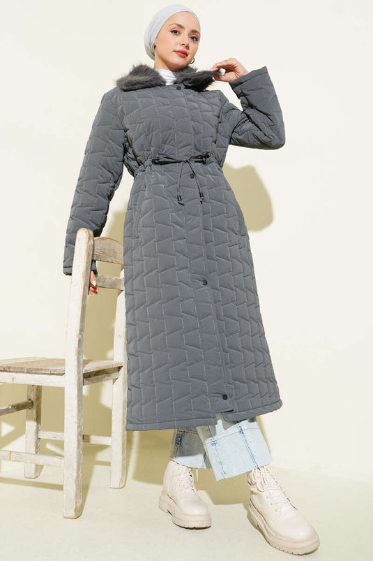 معطف مبطن طويل بسحاب وياقة من الفرو الرمادي الداكن