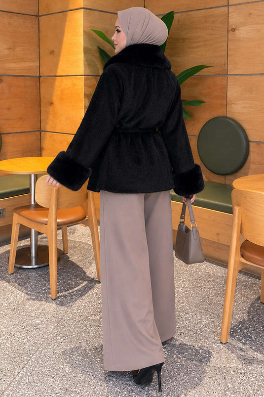 Cappotto In Lana Angora Nero Con Cintura E Dettagli In Pelliccia
