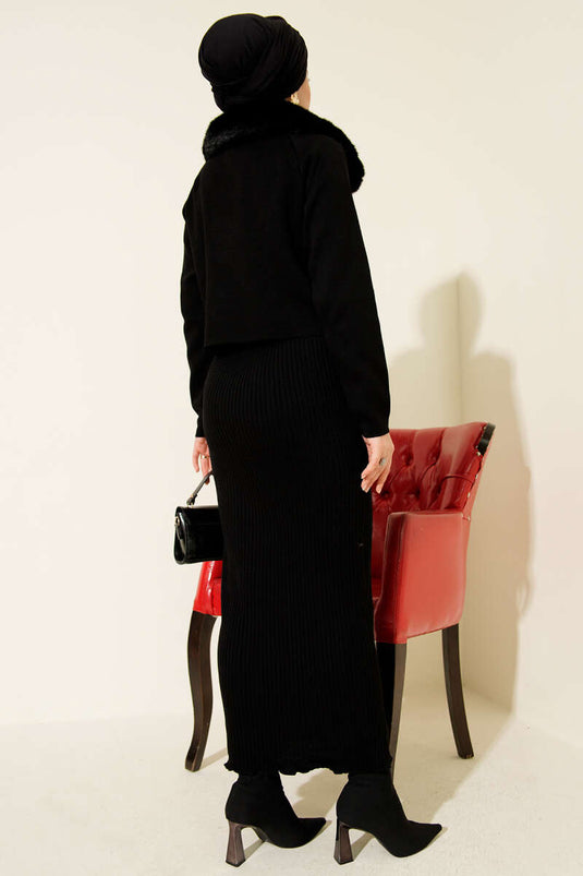 Robe en tricot avec détails en fourrure noire