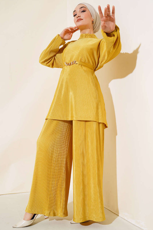 بدلة مع ملحق وشاح الخردل