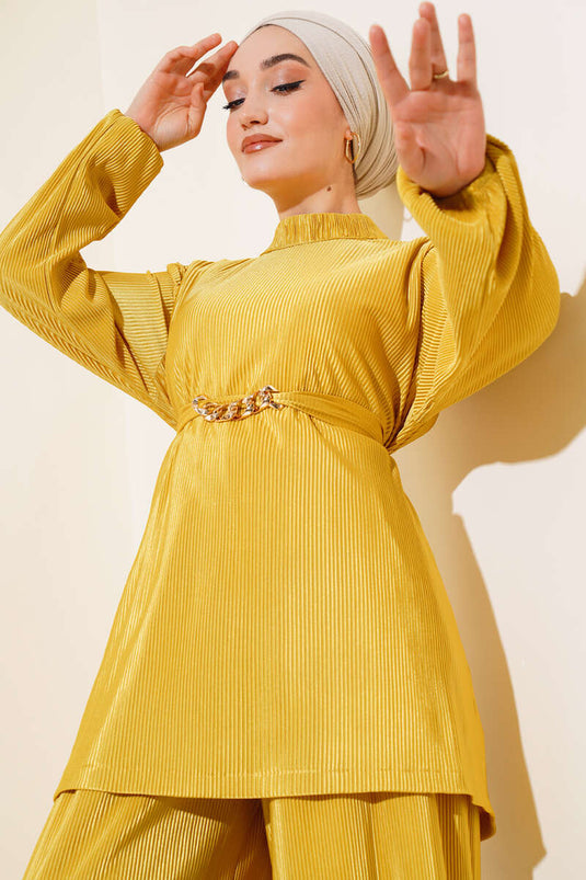 بدلة مع ملحق وشاح الخردل