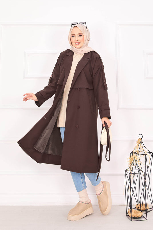 Trench-coat marron avec ceinture et épaulettes détaillées