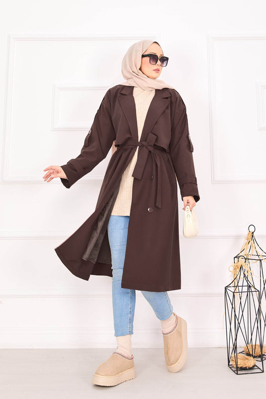 Trench-coat marron avec ceinture et épaulettes détaillées