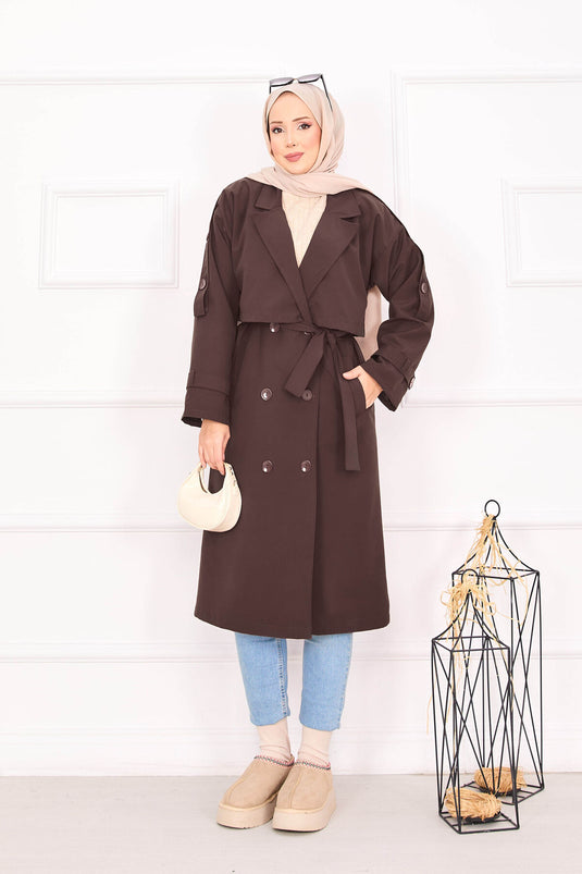 Trench-coat marron avec ceinture et épaulettes détaillées