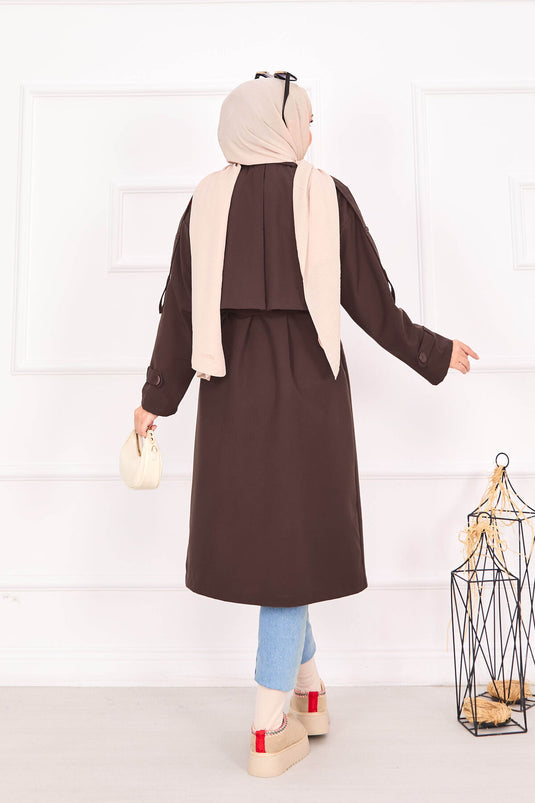 Trench-coat marron avec ceinture et épaulettes détaillées