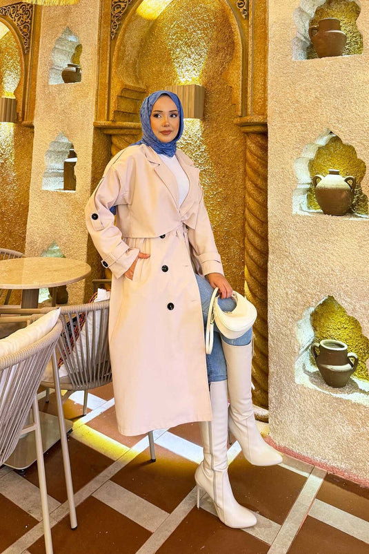 Gabardina Crema Con Cinturón Y Hombreras Con Detalles