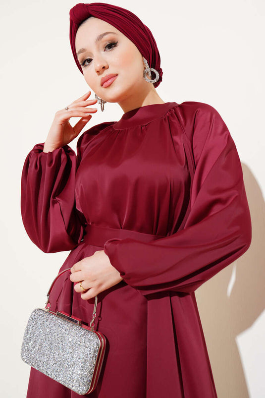 فستان سهرة ساتان بأكمام بالون مع حزام باللون القرمزي