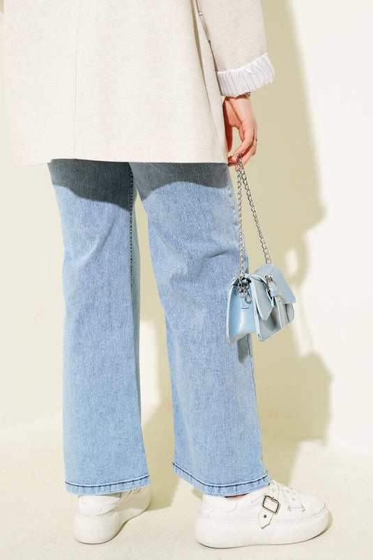Pantalon en jean bleu avec ceinture élastique à la taille et ceinture intégrée