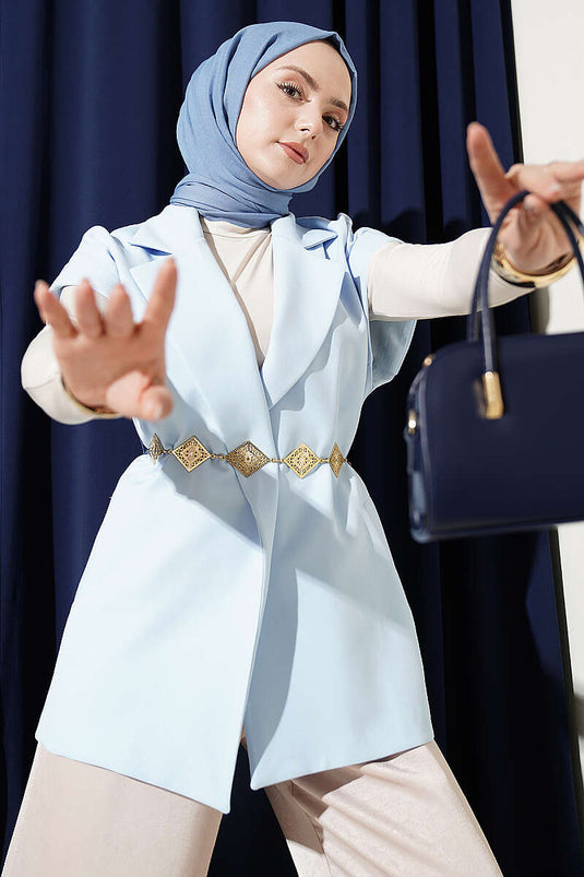 سترة بليزر بحزام باللون الأزرق