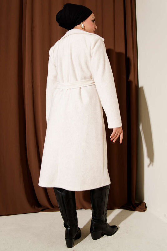 معطف كشمير بتفاصيل برونش وحزام باللون البيج