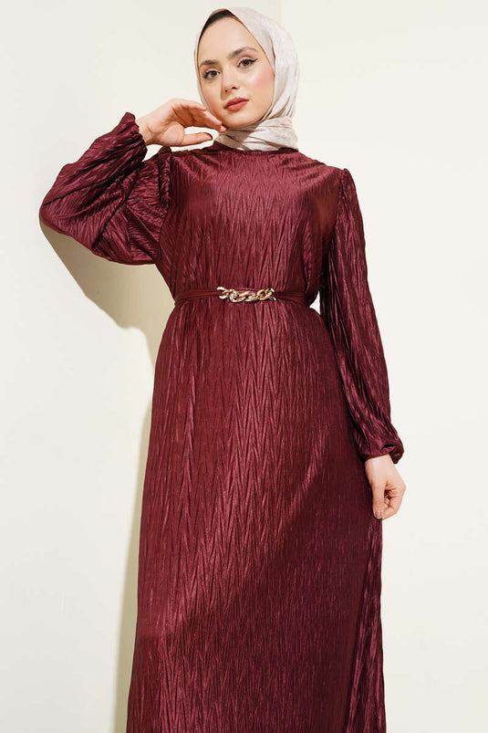 Robe plissée ceinturée bordeaux