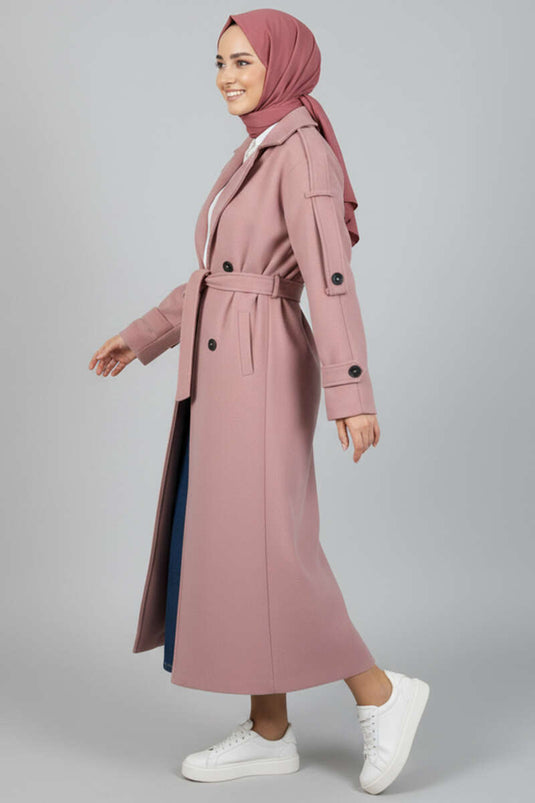 معطف كشمير بودرة بتفاصيل أزرار وحزام