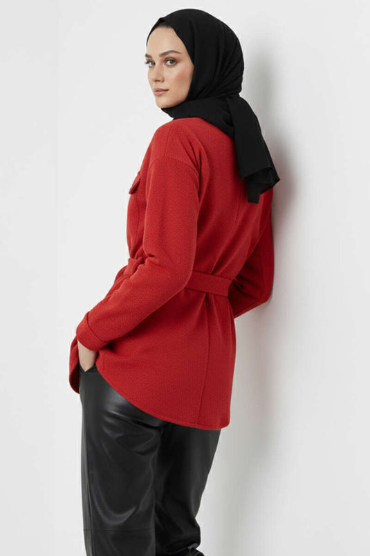 Veste en cachemire boutonnée avec ceinture rouge