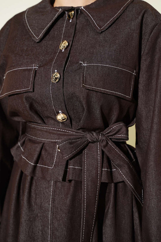 Completo doppio con gilet di jeans marrone con cintura e bottoni
