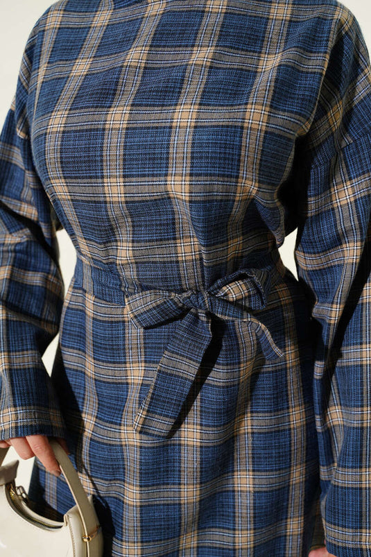 Jurk met riem, geruit patroon en uitlopende rok, indigo