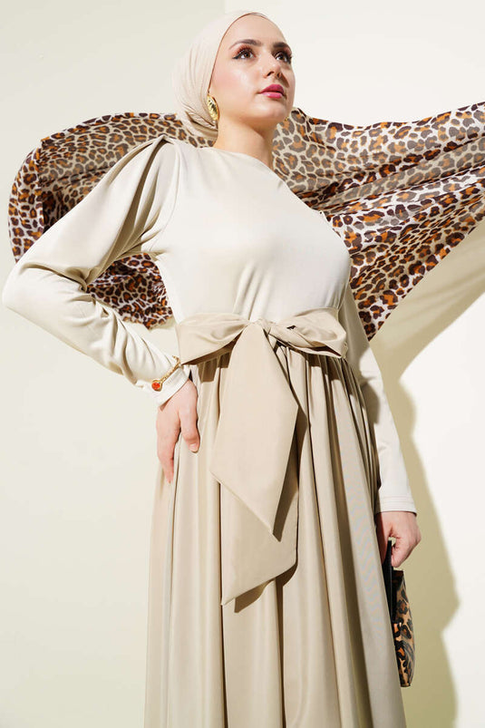 فستان مولانا المزين بحزام باللون البيج