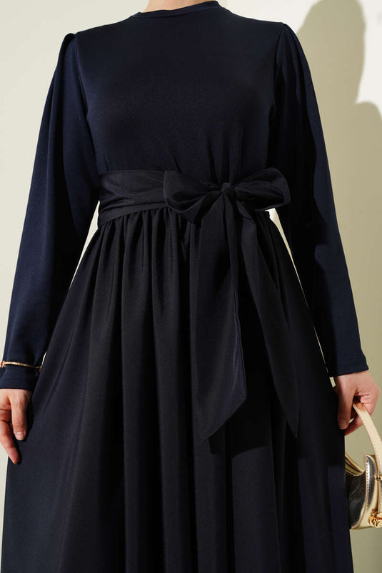 فستان مولانا المزين بحزام باللون الأزرق الداكن