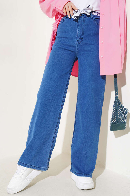 بنطال جينز واسع الساق بحزام أزرق