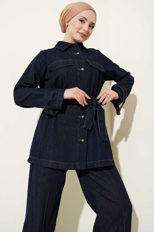 Zweiteiliges Jeans-Set mit Gürtel und goldfarbenen Knöpfen, Marineblau