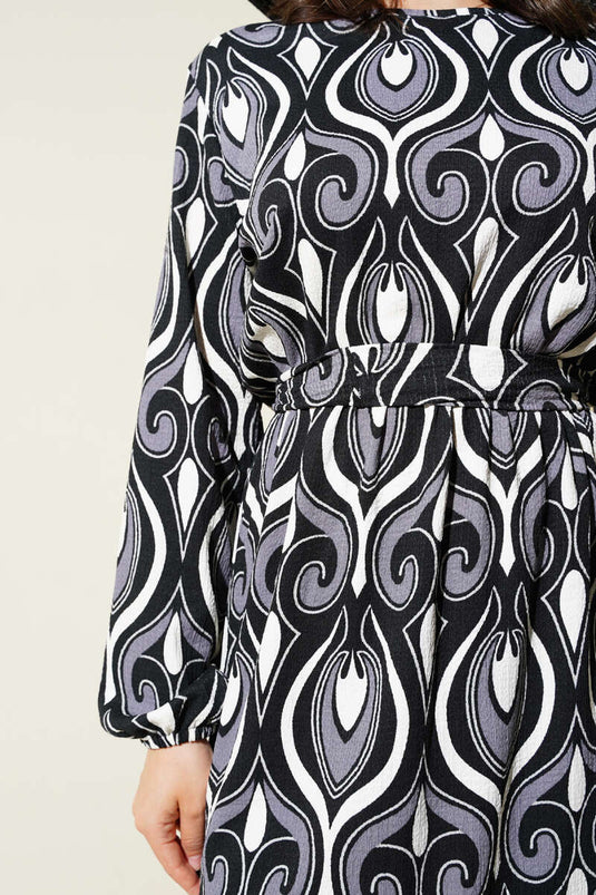 فستان من الكريب بحزام ونقوش متنوعة باللون الدخاني