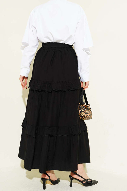 Jupe évasée à volants avec ceinture noire