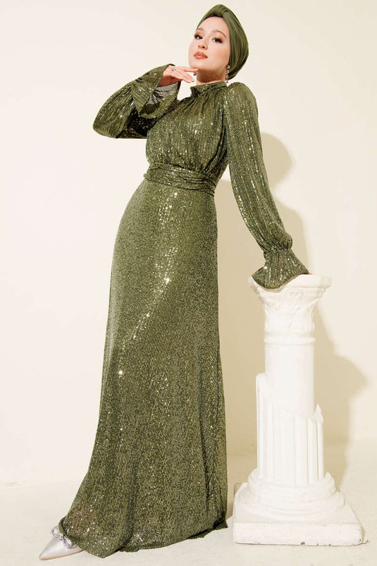 فستان سهرة باللون الكاكي مع حزام وتفاصيل من الترتر