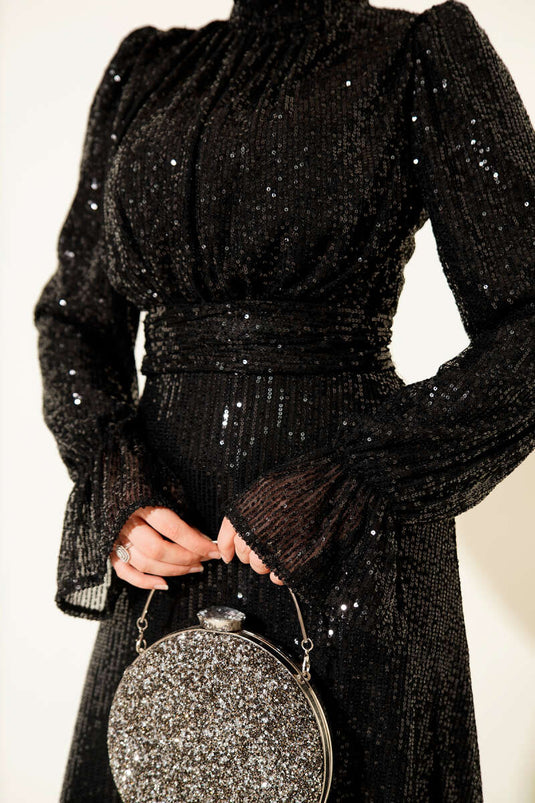 فستان سهرة أسود ذو حزام وتفاصيل من الترتر