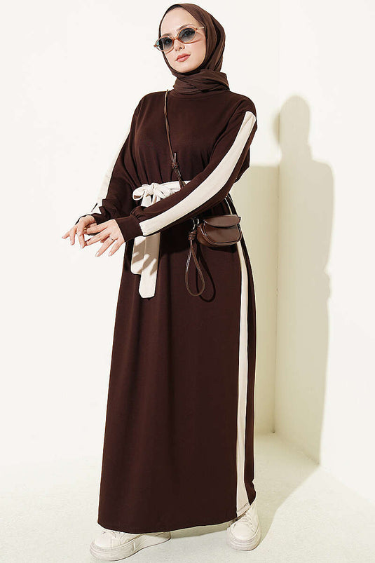 Vestido Con Rayas Y Cinturón En Marrón