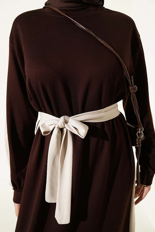 Vestido Con Rayas Y Cinturón En Marrón