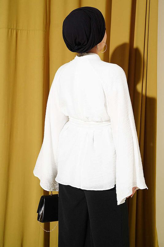Weiße Chiffon-Tunika Mit Gürtel Und Batwing-Ärmeln