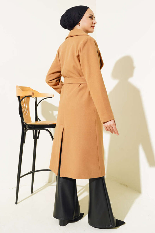 معطف طويل أساسي بحزام من اللون الجملي