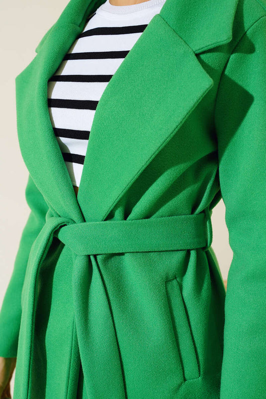 Manteau long en cachemire vert avec ceinture