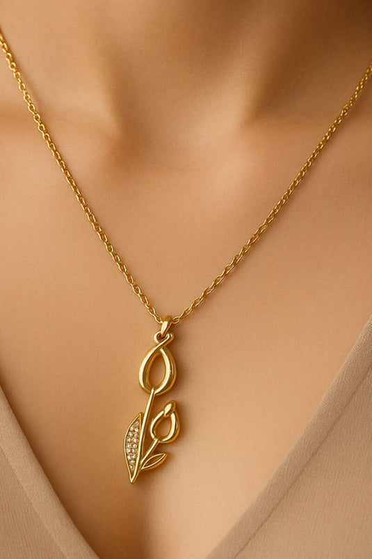 Gouden ketting met steentjes in tulpmotief