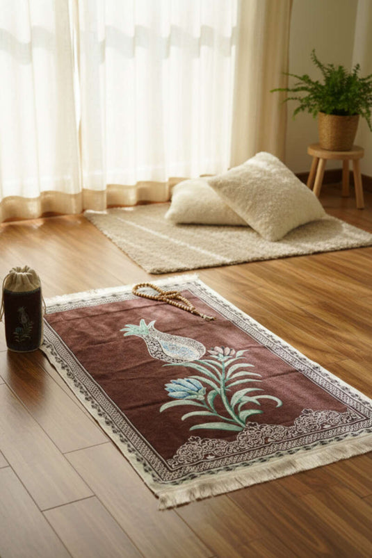Prayer Rug with Tulip Pattern and Pouch Brown