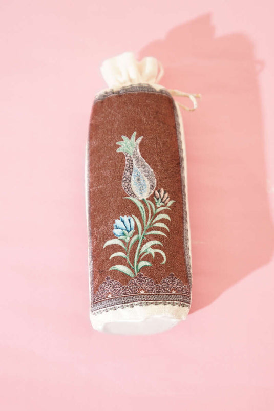 Prayer Rug with Tulip Pattern and Pouch Brown