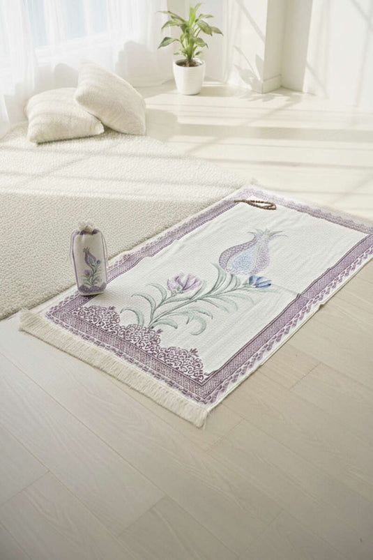 سجادة صلاة مزخرفة بنقشة الزنبق مع كيس باللون البنفسجي البيج