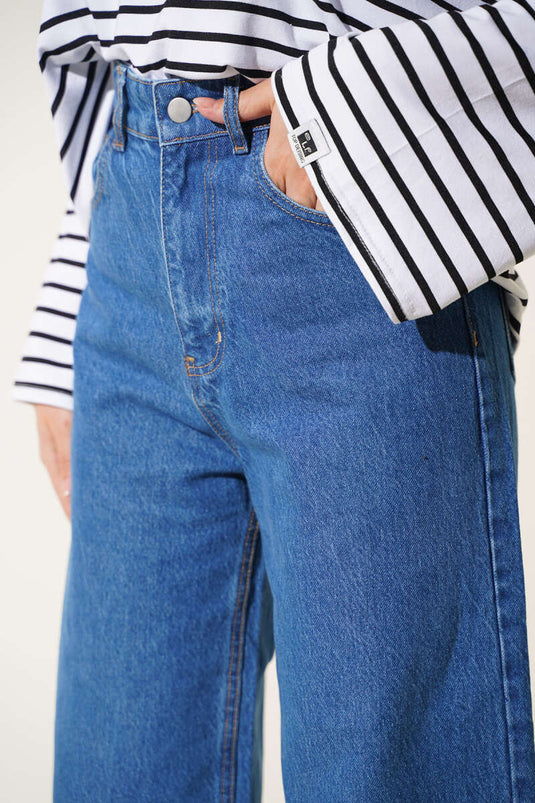 Pantalon En Jean Bleu À Poches Et Découpe Laser